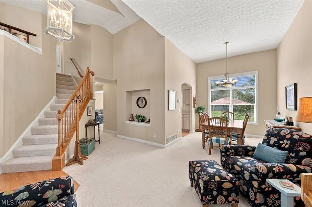 10262 Wildflower Way, Broadview Heights, OH 44147