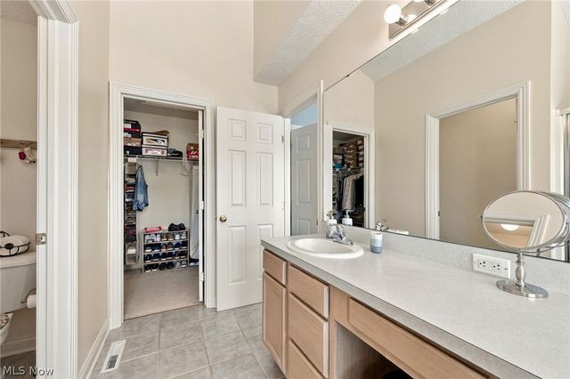 10262 Wildflower Way, Broadview Heights, OH 44147