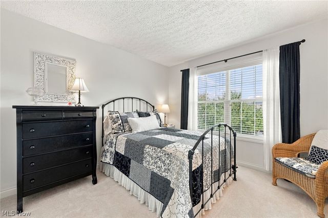 10262 Wildflower Way, Broadview Heights, OH 44147