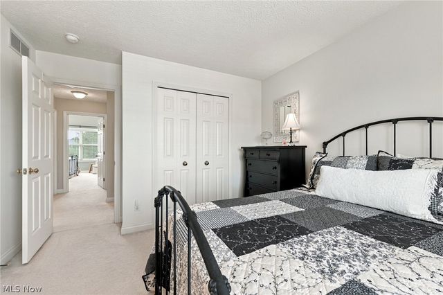 10262 Wildflower Way, Broadview Heights, OH 44147