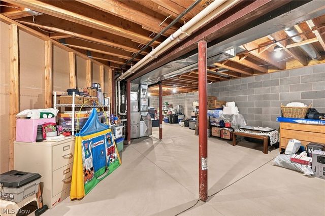 10262 Wildflower Way, Broadview Heights, OH 44147
