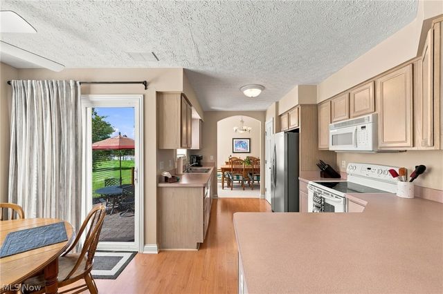 10262 Wildflower Way, Broadview Heights, OH 44147