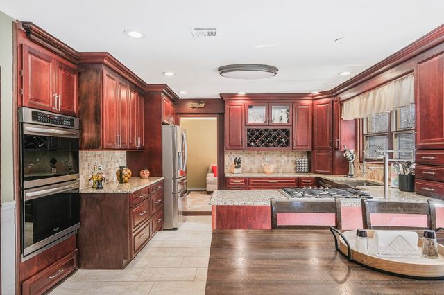 2 Linda Lane, Manorville, NY 11949