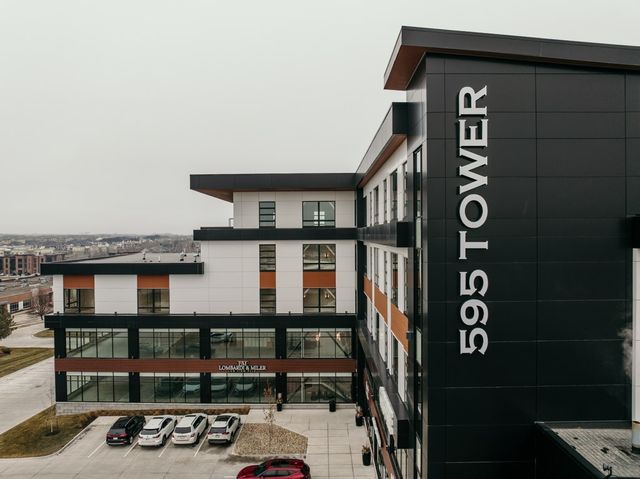 595 S 60th Street 402, West Des Moines, IA 50266