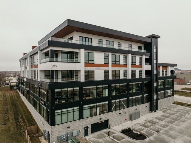 595 S 60th Street 402, West Des Moines, IA 50266