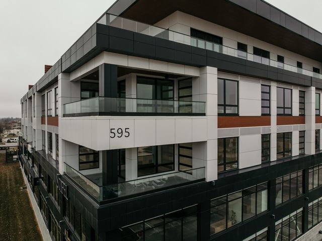 595 S 60th Street 402, West Des Moines, IA 50266