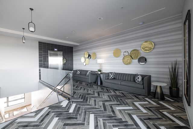 595 S 60th Street 402, West Des Moines, IA 50266