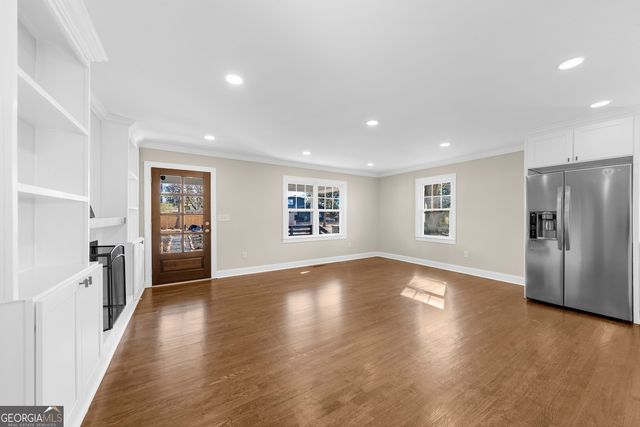 932 Sharon Circle SE, Smyrna, GA 30080