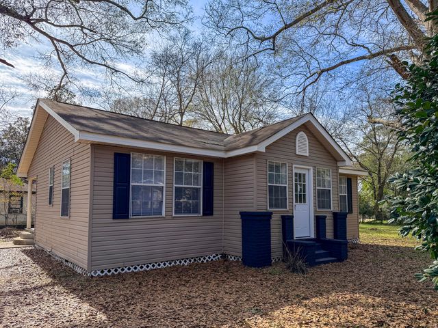 119 E 1st Ave., Petal, MS 39465