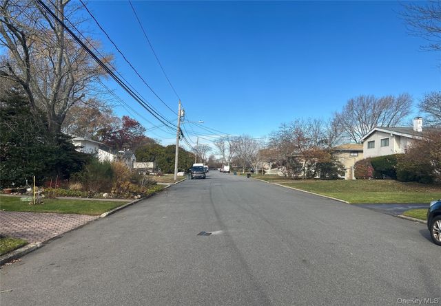 259 W 24th Street, Deer Park, NY 11729