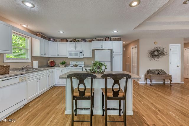 350 Poplar Ridge Road, Piney Flats, TN 37686