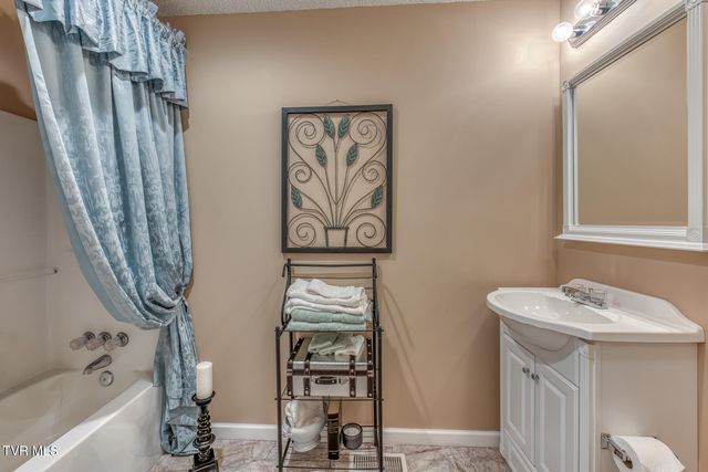350 Poplar Ridge Road, Piney Flats, TN 37686