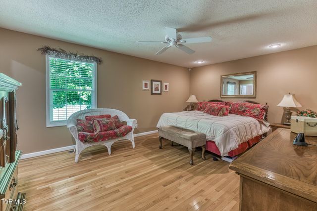 350 Poplar Ridge Road, Piney Flats, TN 37686