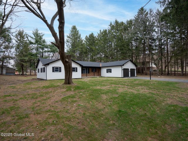 2 Nicholas Avenue, North Greenbush, NY 12144