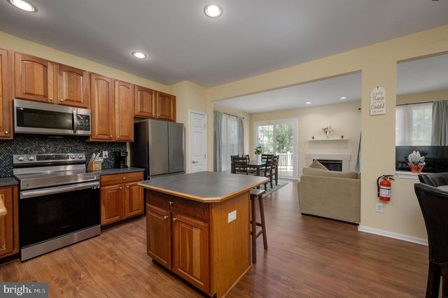 1 COLTS NECK DR, Sicklerville, NJ 08081