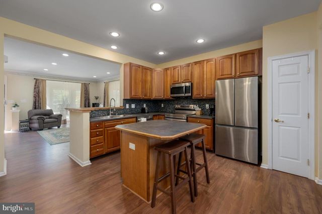 1 COLTS NECK DR, Sicklerville, NJ 08081