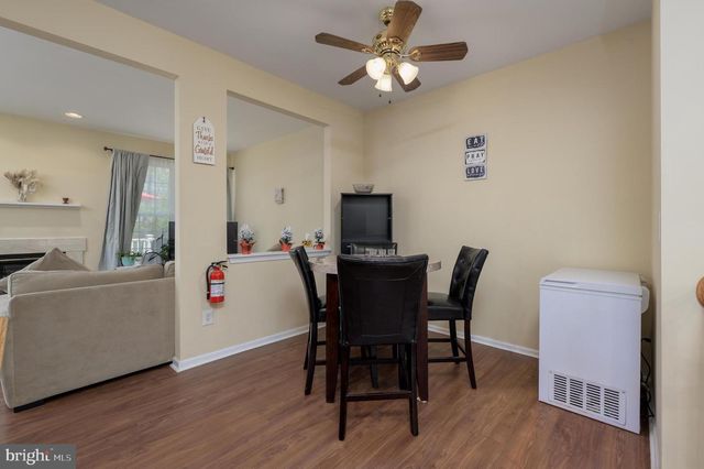 1 COLTS NECK DR, Sicklerville, NJ 08081