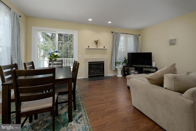 1 COLTS NECK DR, Sicklerville, NJ 08081