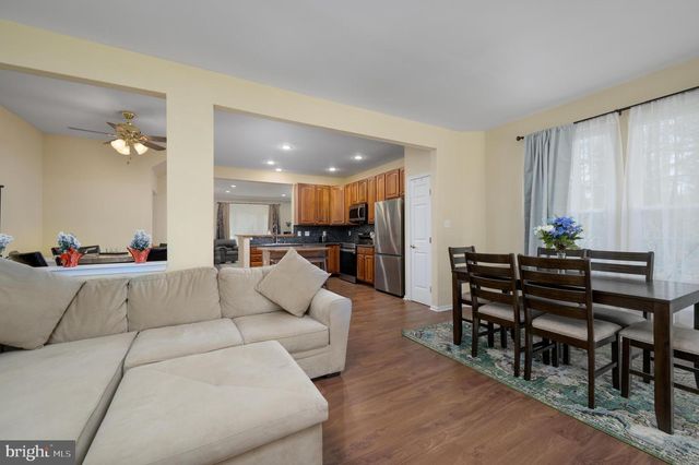 1 COLTS NECK DR, Sicklerville, NJ 08081