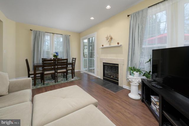 1 COLTS NECK DR, Sicklerville, NJ 08081