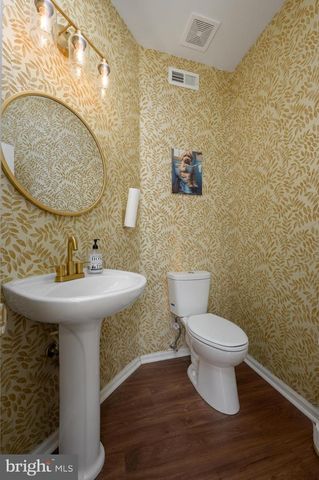 1 COLTS NECK DR, Sicklerville, NJ 08081