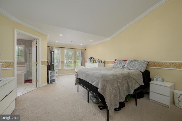 1 COLTS NECK DR, Sicklerville, NJ 08081