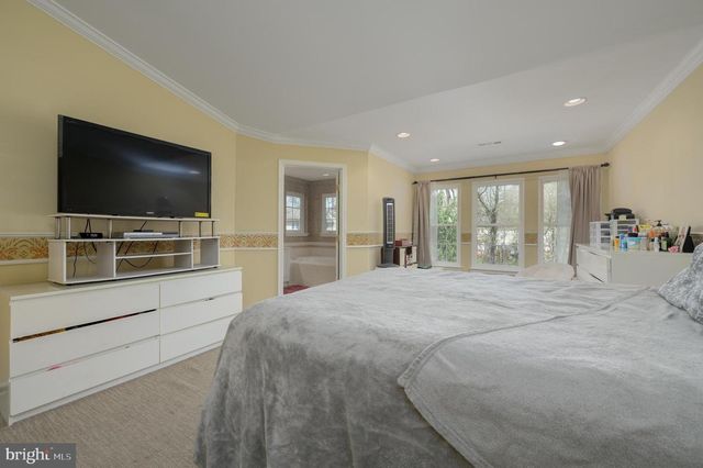 1 COLTS NECK DR, Sicklerville, NJ 08081