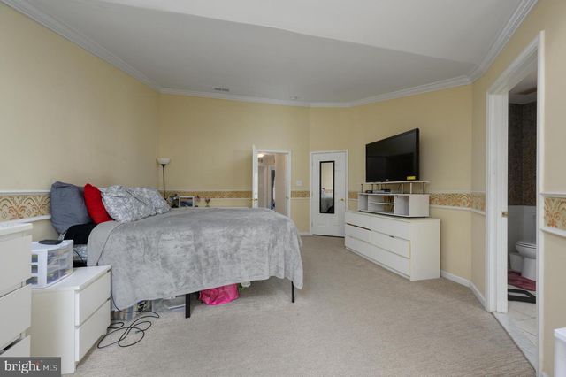 1 COLTS NECK DR, Sicklerville, NJ 08081