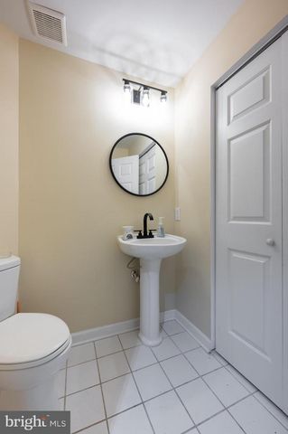 1 COLTS NECK DR, Sicklerville, NJ 08081