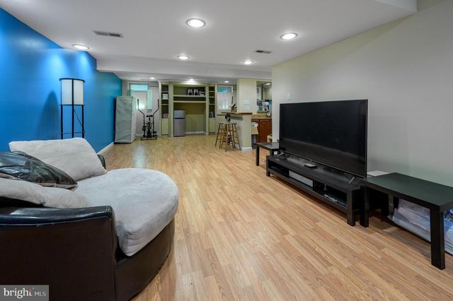 1 COLTS NECK DR, Sicklerville, NJ 08081