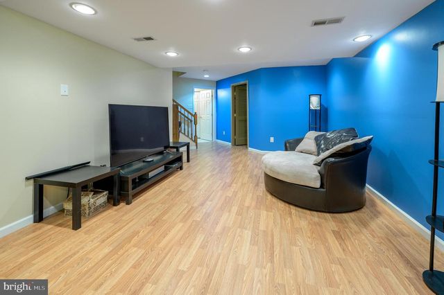 1 COLTS NECK DR, Sicklerville, NJ 08081