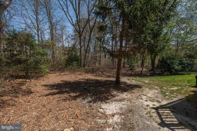 1 COLTS NECK DR, Sicklerville, NJ 08081