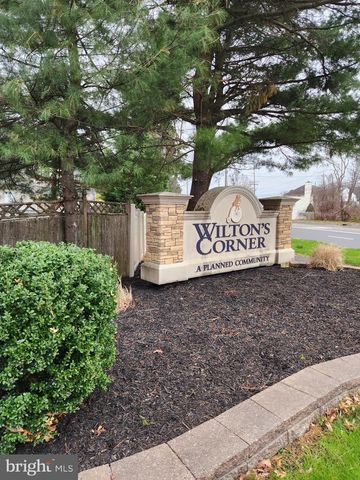 1 COLTS NECK DR, Sicklerville, NJ 08081