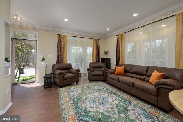 1 COLTS NECK DR, Sicklerville, NJ 08081