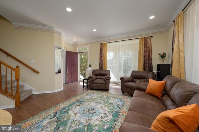 1 COLTS NECK DR, Sicklerville, NJ 08081