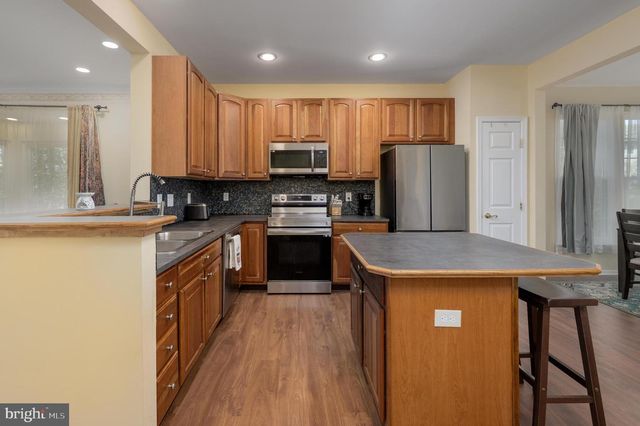 1 COLTS NECK DR, Sicklerville, NJ 08081