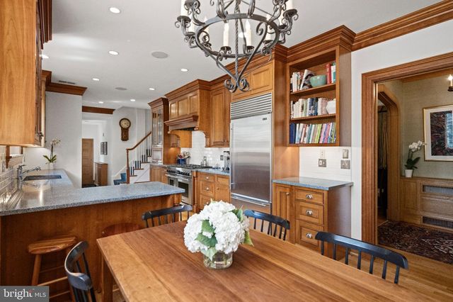 3101 ELLICOTT ST NW, Washington, DC 20008