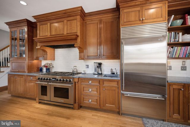 3101 ELLICOTT ST NW, Washington, DC 20008