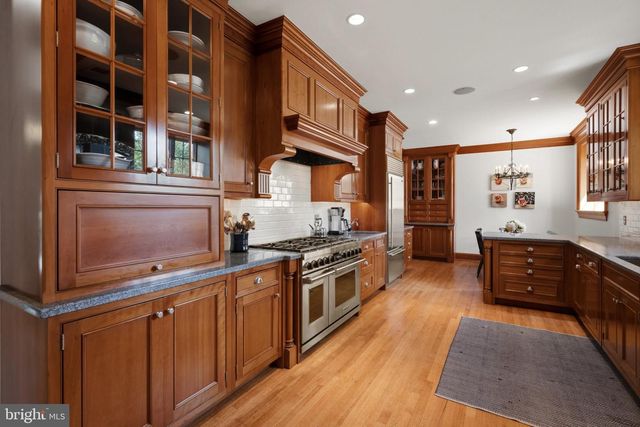 3101 ELLICOTT ST NW, Washington, DC 20008