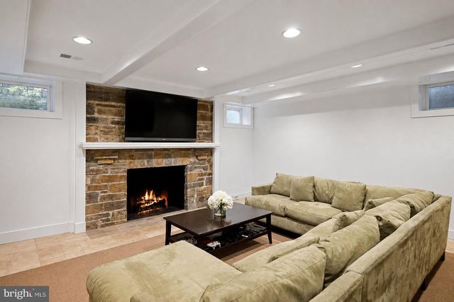 3101 ELLICOTT ST NW, Washington, DC 20008