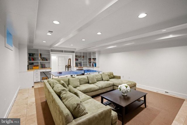 3101 ELLICOTT ST NW, Washington, DC 20008