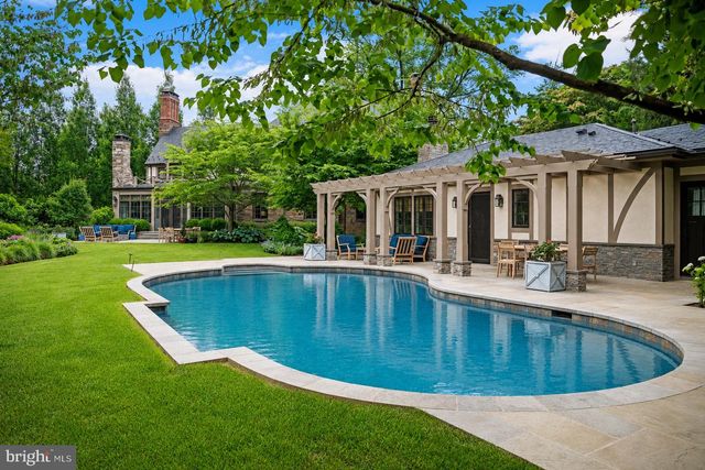 3101 ELLICOTT ST NW, Washington, DC 20008