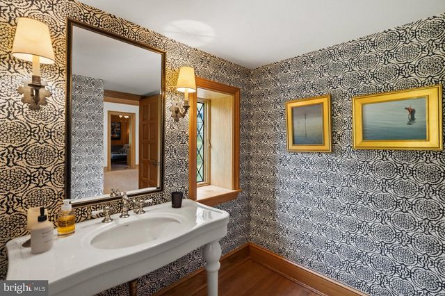 3101 ELLICOTT ST NW, Washington, DC 20008