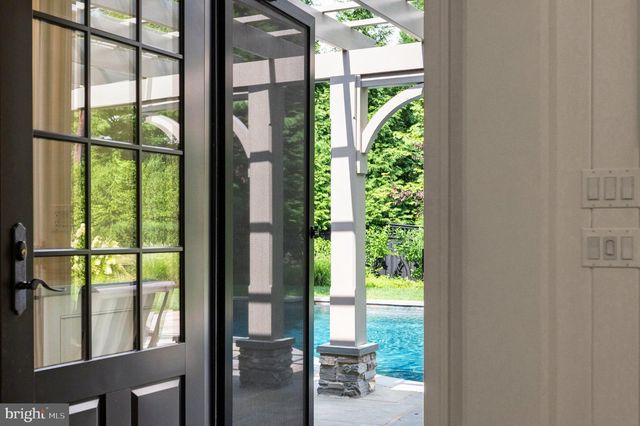 3101 ELLICOTT ST NW, Washington, DC 20008