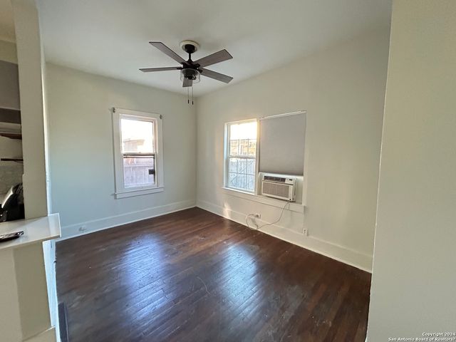 407 E Locust St Apt 3, San Antonio, TX 78212