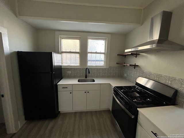 407 E Locust St Apt 3, San Antonio, TX 78212