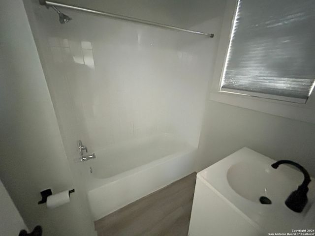 407 E Locust St Apt 3, San Antonio, TX 78212