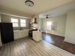 407 E Locust St Apt 3, San Antonio, TX 78212