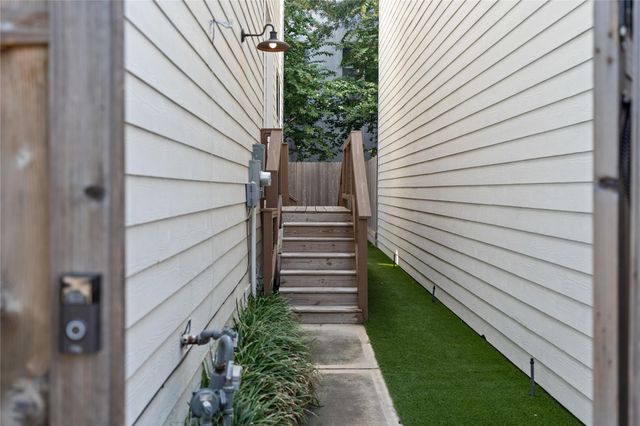 2532 Ohsfeldt Street, Houston, TX 77008