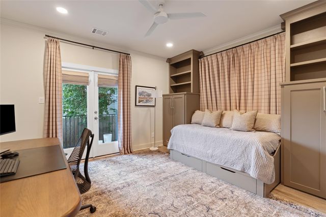 2532 Ohsfeldt Street, Houston, TX 77008